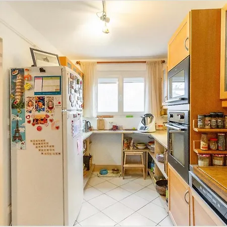 2 Pres De L'aeroport Et Du Meett Bed & Breakfast