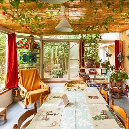 2 Pres De L'aeroport Et Du Meett Bed & Breakfast