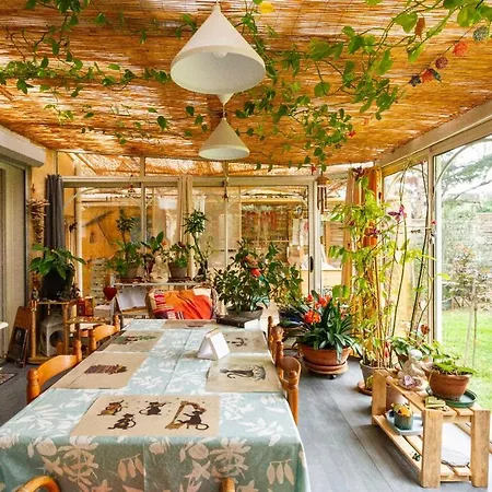 2 Pres De L'aeroport Et Du Meett Bed & Breakfast 2*