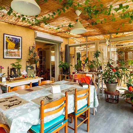 2 Pres De L'aeroport Et Du Meett 2*