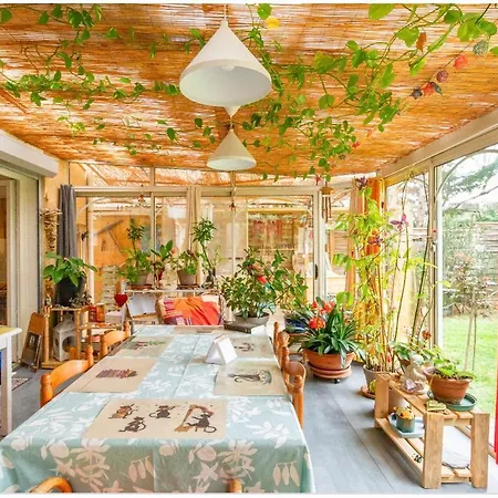 2 Pres De L'aeroport Et Du Meett Bed & Breakfast 2*