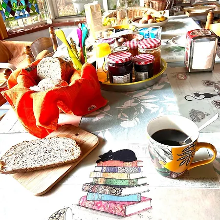 2 Pres De L'aeroport Et Du Meett Bed & Breakfast 2*