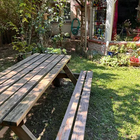 2 Pres De L'aeroport Et Du Meett Bed & Breakfast