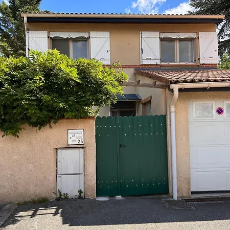 2 Pres De L'aeroport Et Du Meett Bed & Breakfast 2*