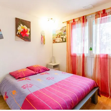 2 Près De L'aéroport Et Du Meett 2*