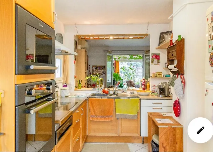 2 Pres De L'aeroport Et Du Meett 2*